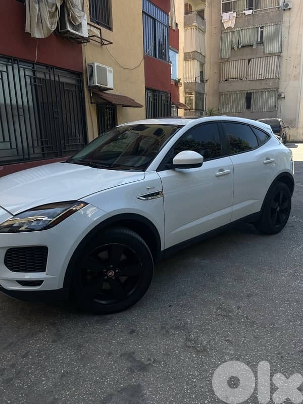 Jaguar E-Pace 2018 0