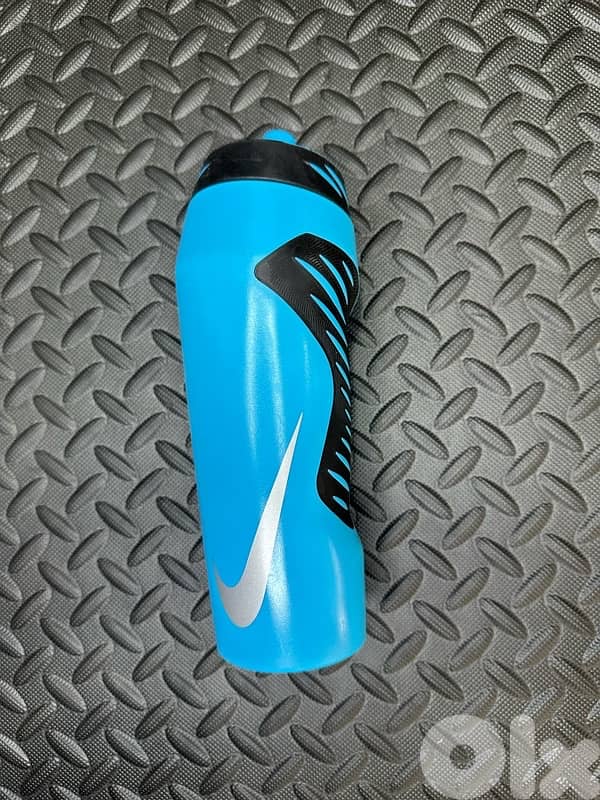 Nike squeeze bottle 0