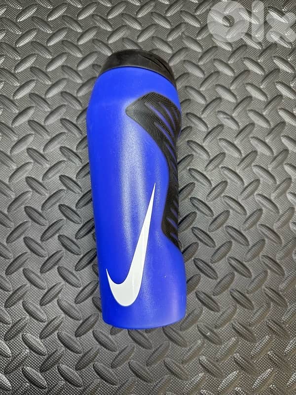 Nike squeeze bottle 0