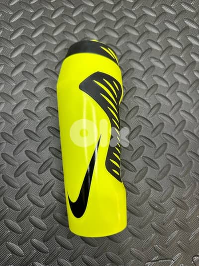 Nike squeeze bottle