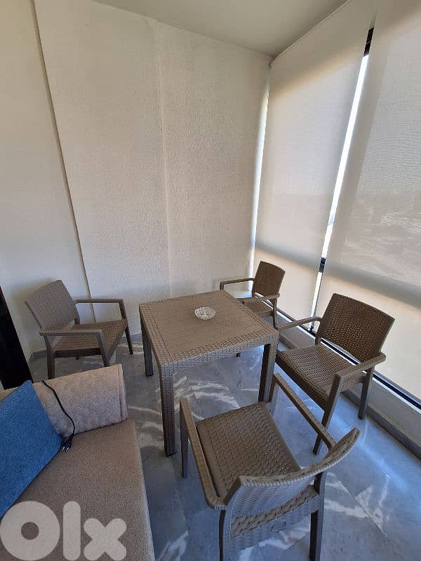 table with 4 chairs 3