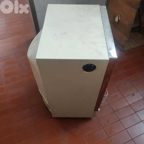 وجاق مازوت مستعمل حالة جيدة ودفاية غاز ودفاية بوق كهرباء 8