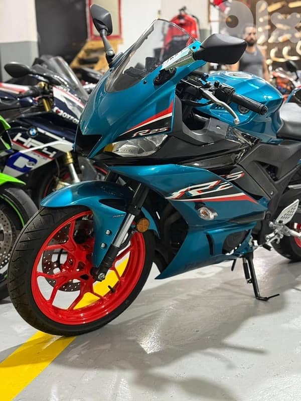 Yamaha R25 3