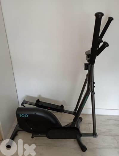 CROSS TRAINER ESSENTIAL 100 from Decathlon
