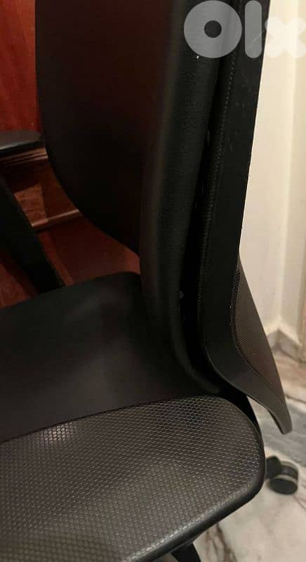 Office Chair (Kter Ndefe Bs M2bo3a 3al janab Shwy) 1