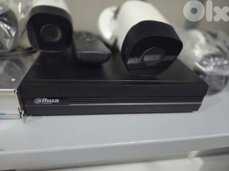 Dahua DVR 8 Channels + 5 Cameras + Power Supply 2