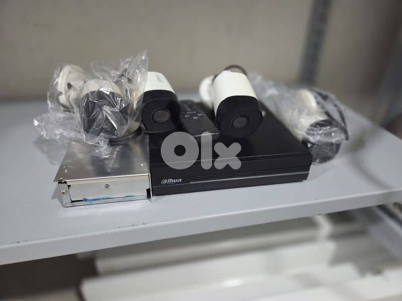Dahua DVR 8 Channels + 5 Cameras + Power Supply 6