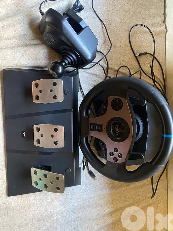 ps4 and steering wheel 3