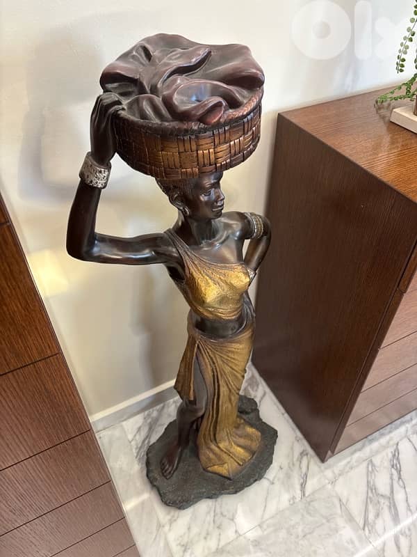 statue 2