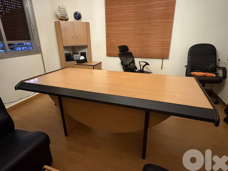 Office furniture for sale in very good condition. 0