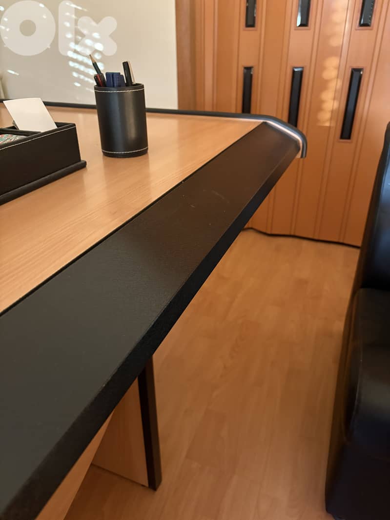Office furniture for sale in very good condition. 1