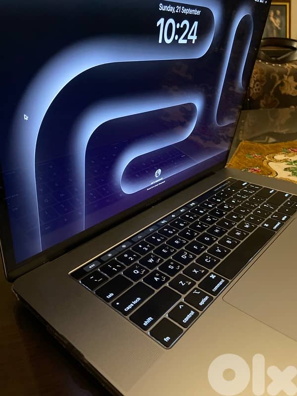 MacBook Pro 15” 2018 حالة ممتازة 0