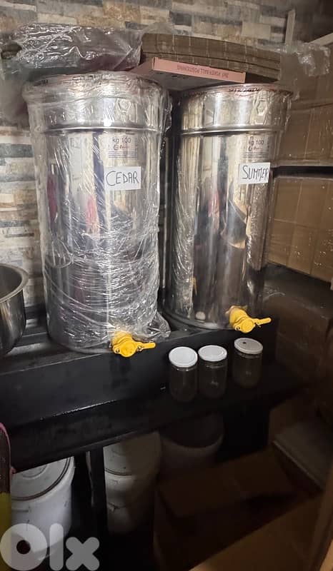 خزان عسل ايطالي عدد ٢    (١٠٠كغ  كل خران)+ عجانة 0