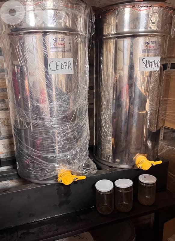 خزان عسل ايطالي عدد ٢    (١٠٠كغ  كل خران)+ عجانة 2