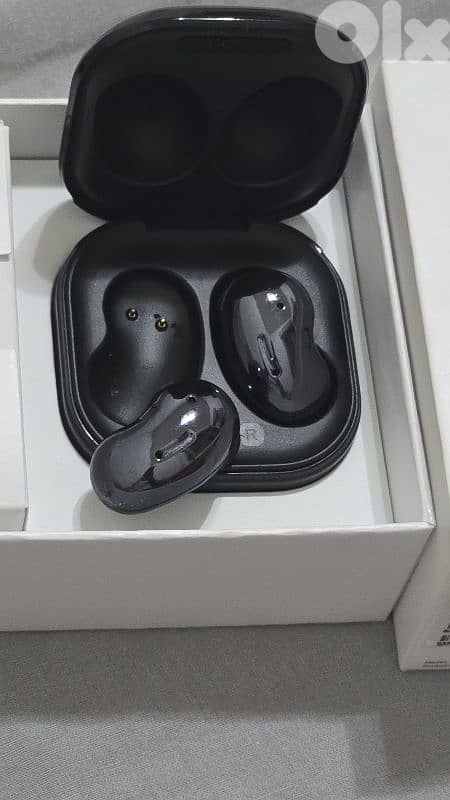 Gaalxy Watch 6 44mm with Galaxy Buds Live 4