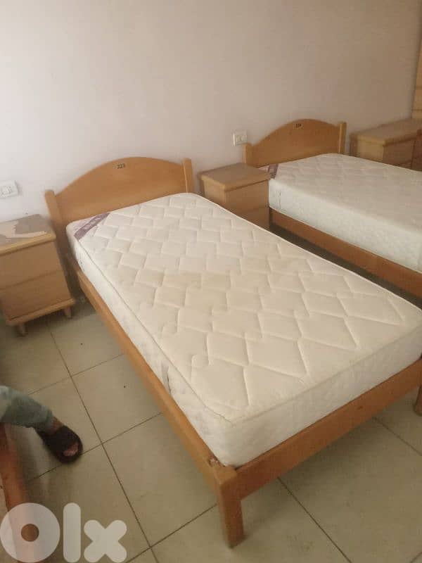 تخت مفرد مع فرشة وكومود وشوفنيرة 0