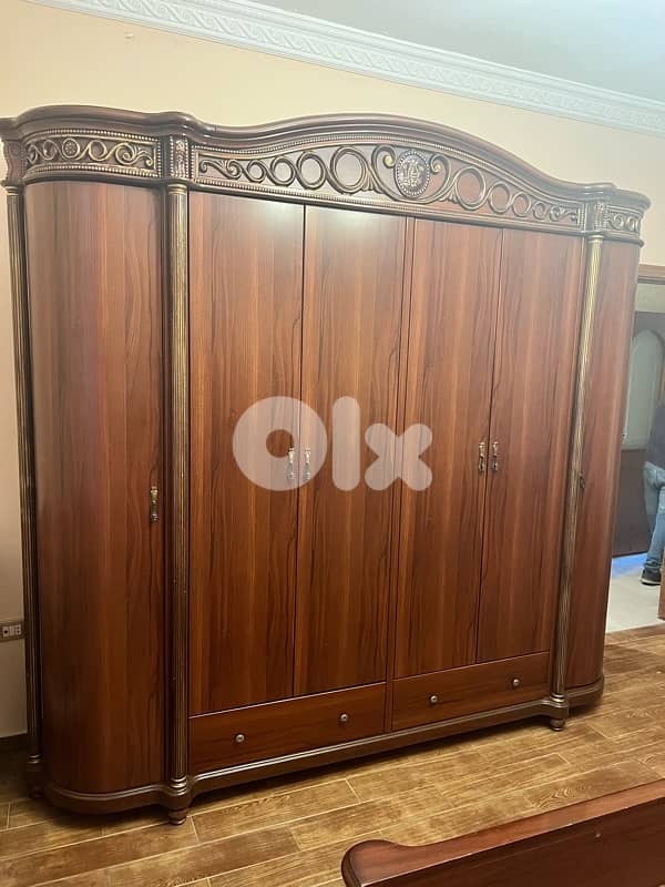 غرفة نوم ماليزية ملكية شبه جديدة 1