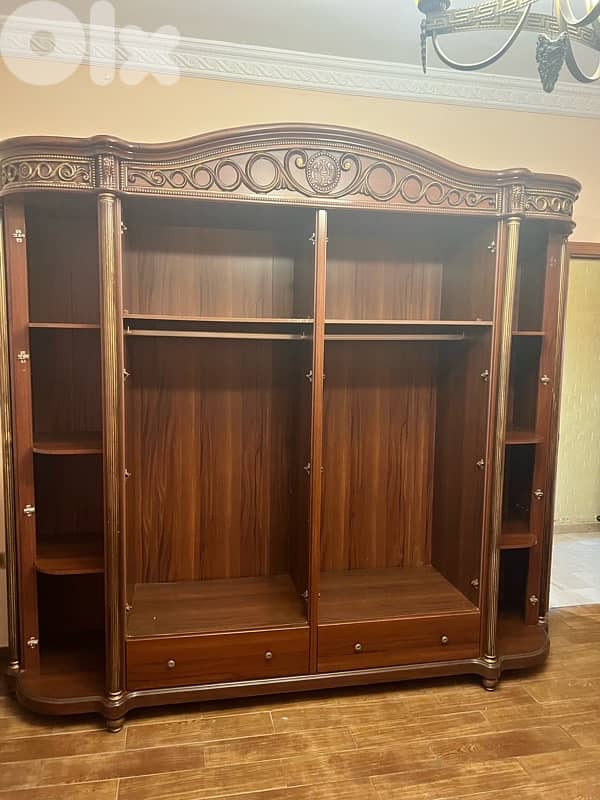 غرفة نوم ماليزية ملكية شبه جديدة 2