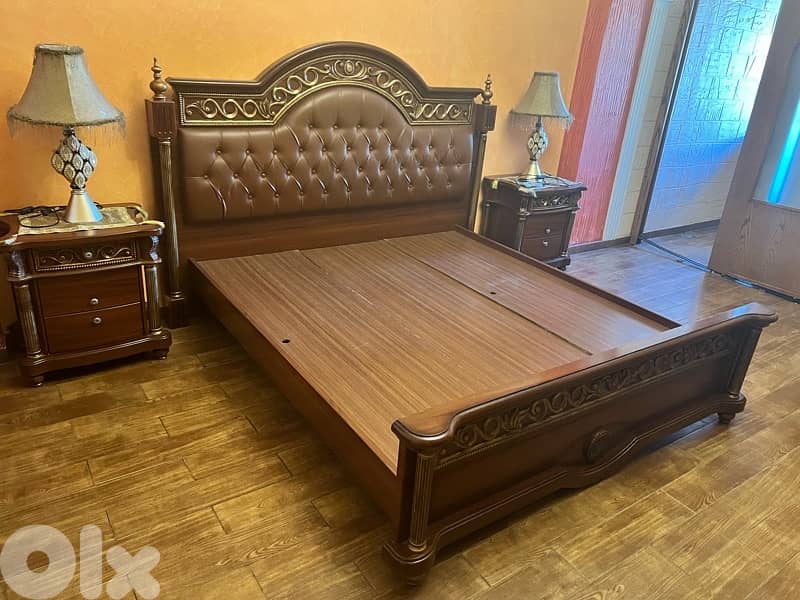 غرفة نوم ماليزية ملكية شبه جديدة 4