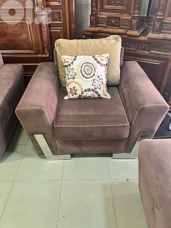 غرفة قعدة شغل بيوتي هوم شبه جديدة 1