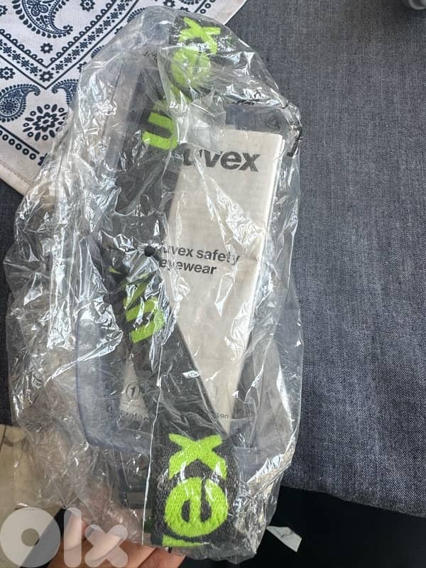 safety glasses ( Uvex ) 2