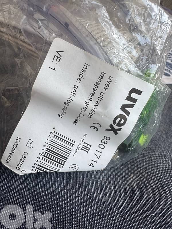 safety glasses ( Uvex ) 3