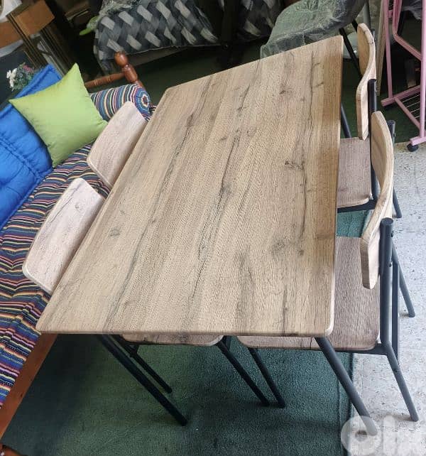 طاولة مع اربع كراسي. table with 4 chairs 1