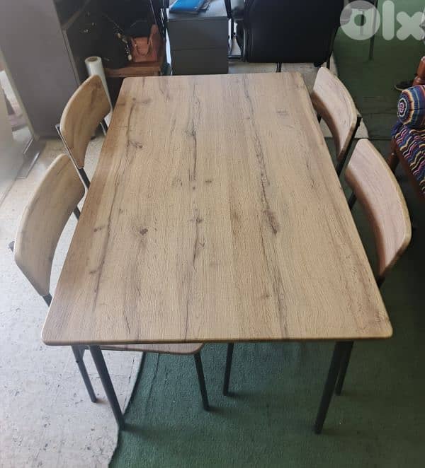 طاولة مع اربع كراسي. table with 4 chairs 2
