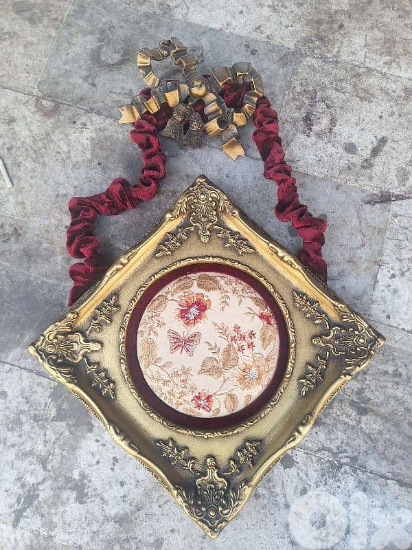 لوحة مميزة مع كادر رائع جدا سعر لقطة 0