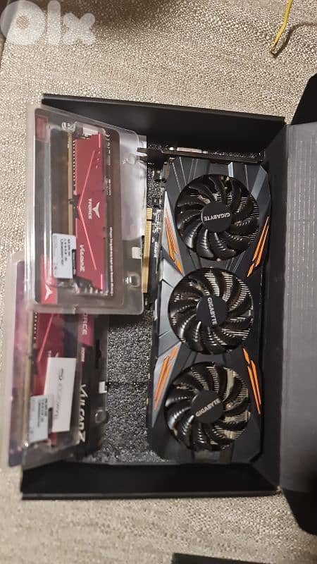 1070ti 8gb Gigabyte + thermaltake powersupply 0