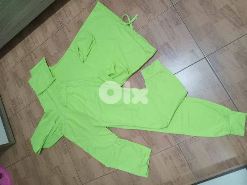 ملابس جديدة يوجد 100قطعة بارخص الاسعار 1