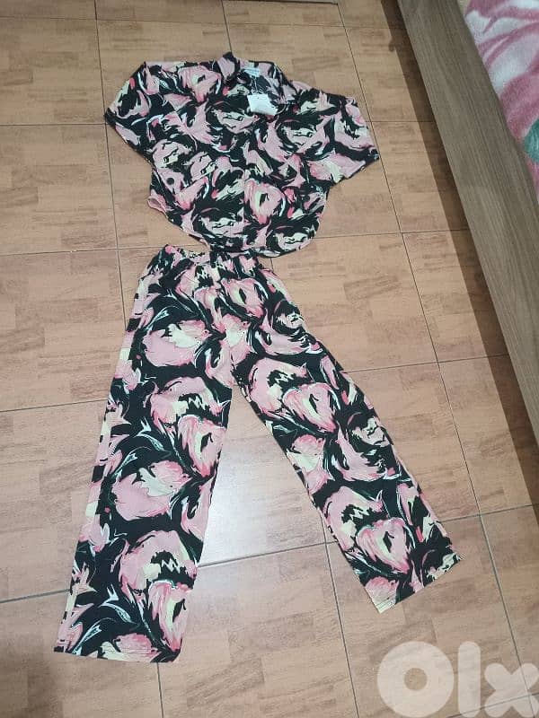 ملابس جديدة يوجد 100قطعة بارخص الاسعار 5