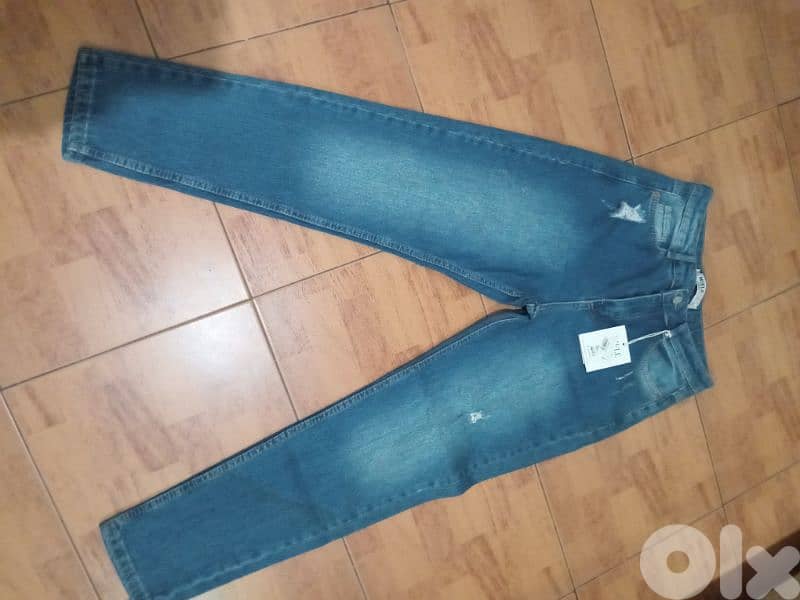 ملابس جديدة يوجد 100قطعة بارخص الاسعار 9