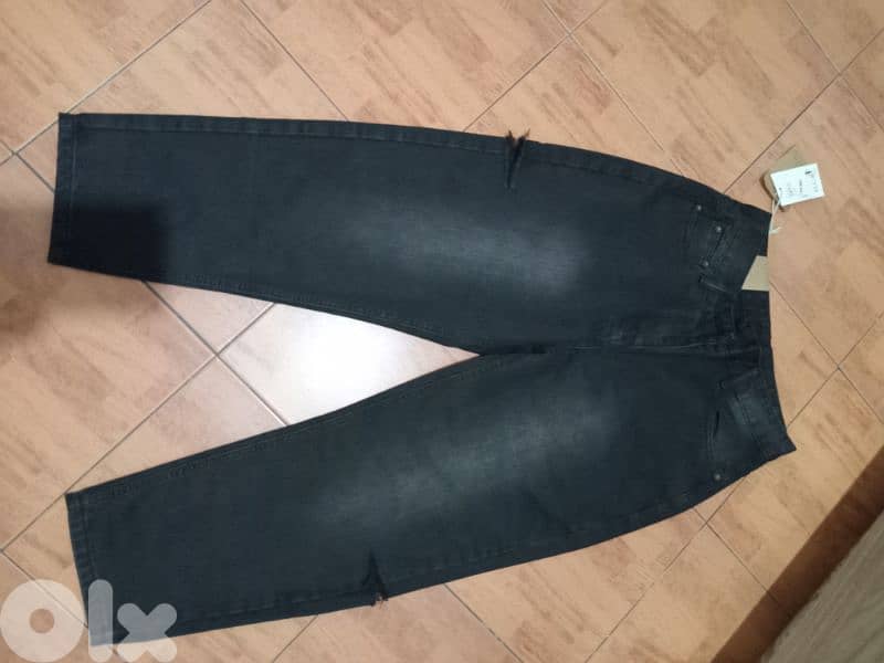 ملابس جديدة يوجد 100قطعة بارخص الاسعار 11