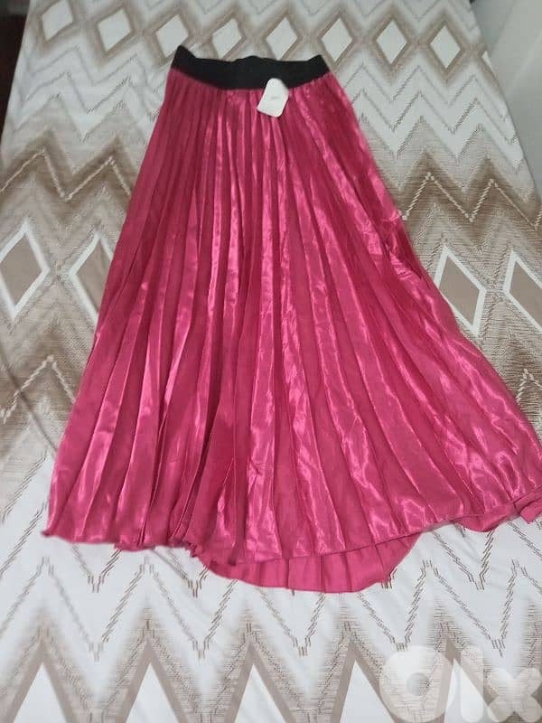 ملابس جديدة يوجد 100قطعة بارخص الاسعار 13