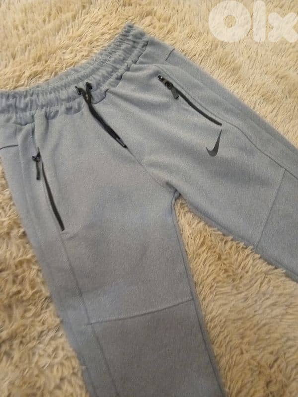 ملابس جديدة يوجد 100قطعة بارخص الاسعار 15