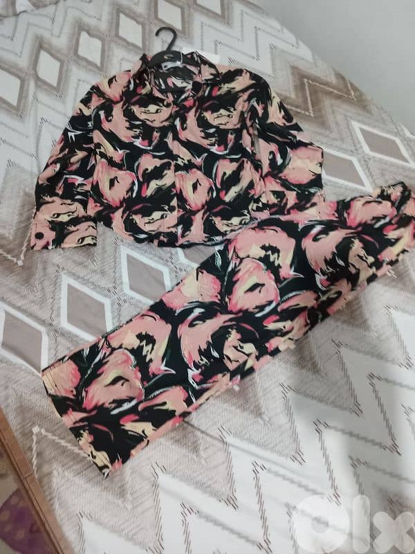 ملابس مشكلي كلو جديدة يوجد 100قطعة 11