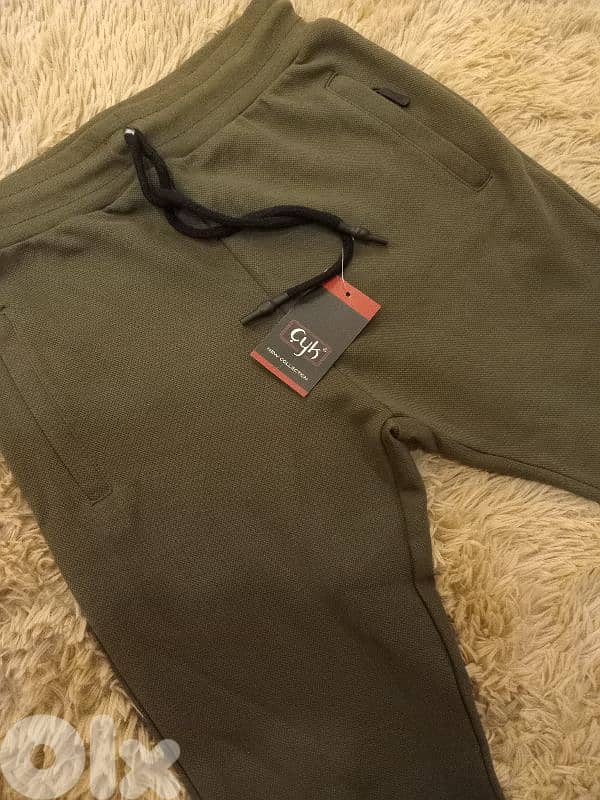 ملابس مشكلي كلو جديدة يوجد 100قطعة 18