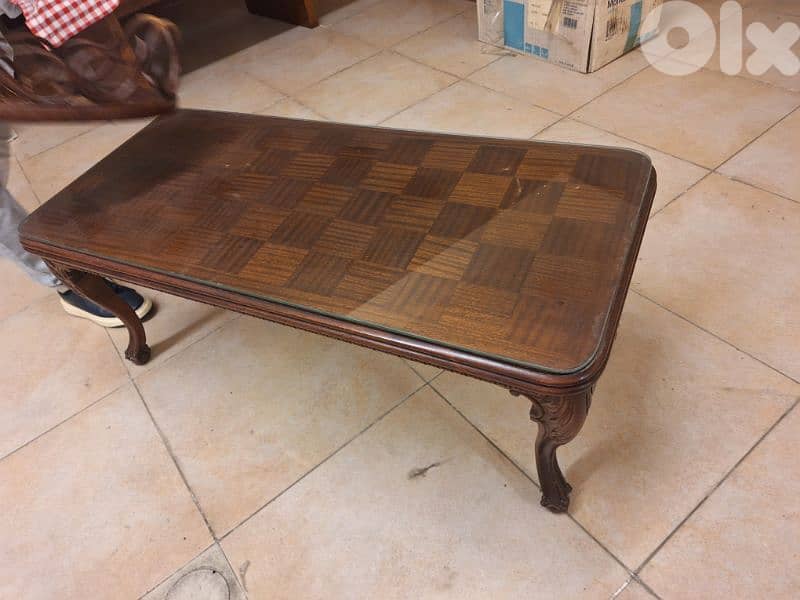 طاولة صالون وسط انجليزية انتيك خشب جوز مميزة ناعمة 1