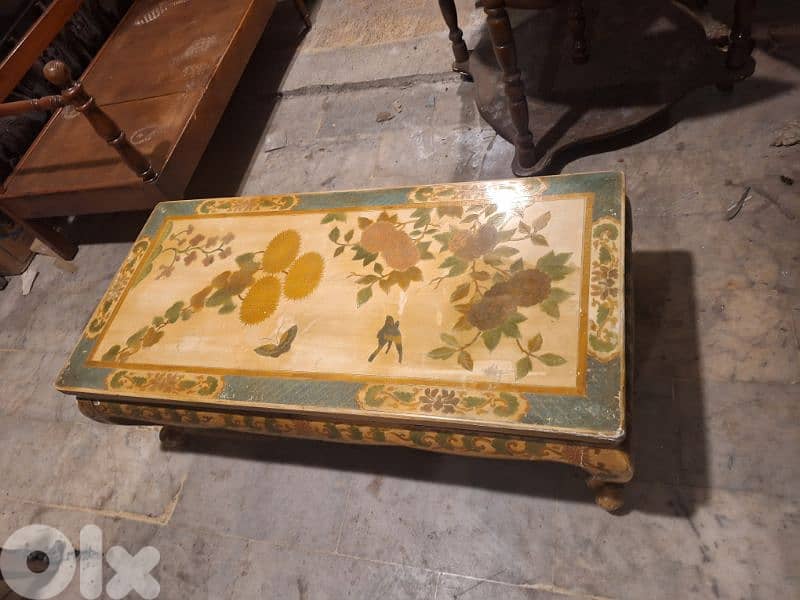 طاولة صالون وسط خشب جوز شغل فني رائع جدا رسم يدوي انتيك 1