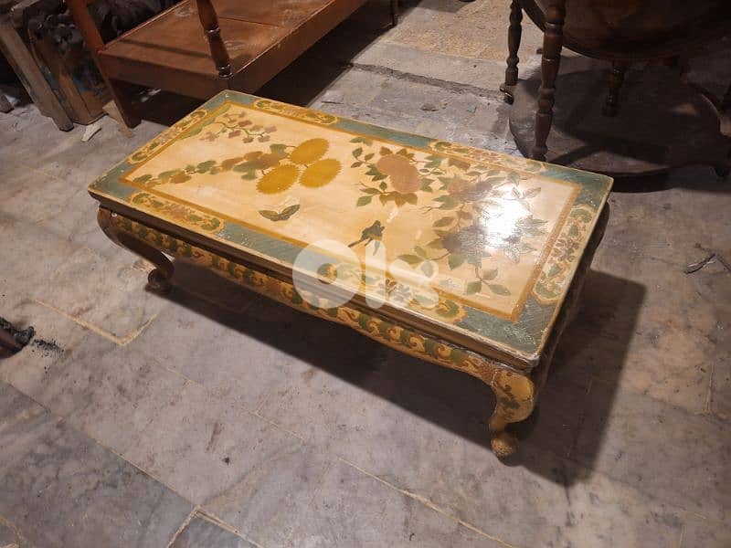 طاولة صالون وسط خشب جوز شغل فني رائع جدا رسم يدوي انتيك 2