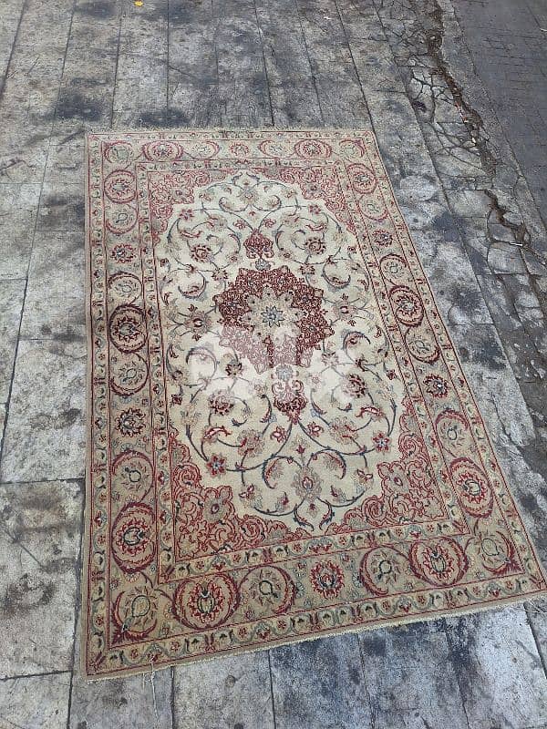 سجادة عجمية اصفهان حرير حياكة يد ناعمة جدا قياس ١١٠/١٨٠سم 0