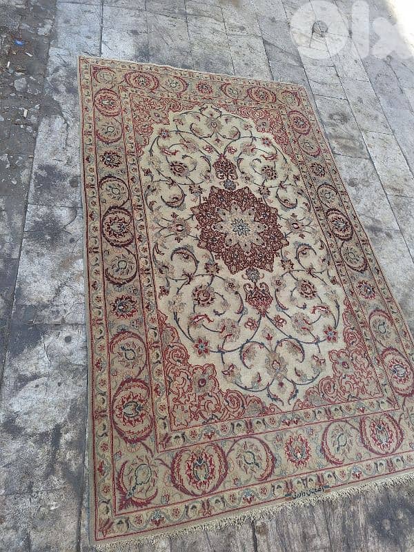 سجادة عجمية اصفهان حرير حياكة يد ناعمة جدا قياس ١١٠/١٨٠سم 3