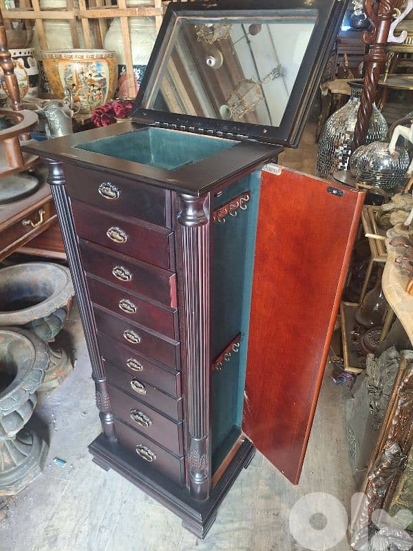 باهو انتيك للتحف والمجوهرات الثمينة انتيك قديم خشب ورد رائعة ومميزة 0