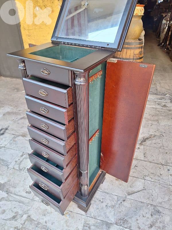 باهو انتيك للتحف والمجوهرات الثمينة انتيك قديم خشب ورد رائعة ومميزة 3