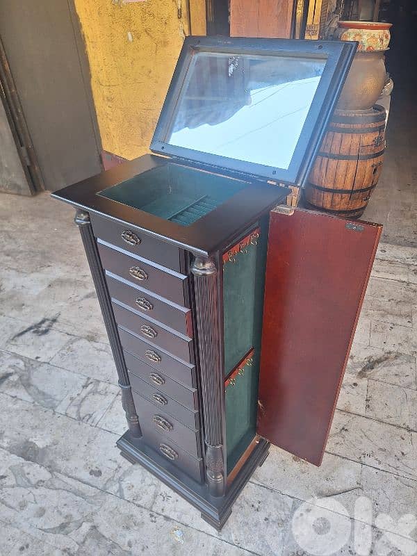 باهو انتيك للتحف والمجوهرات الثمينة انتيك قديم خشب ورد رائعة ومميزة 4