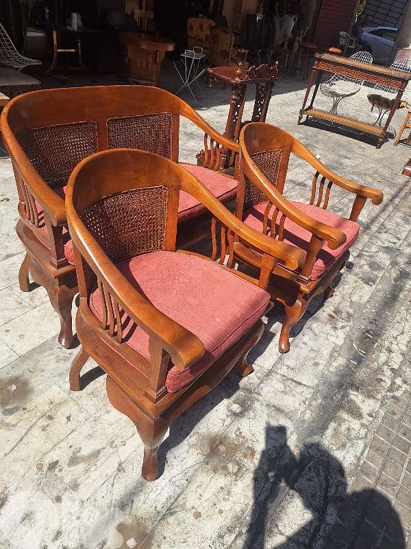 طقم صالون مميز خشب ورد رائع جدا مقشش يدوي مع طاولة وسط انتيك 1