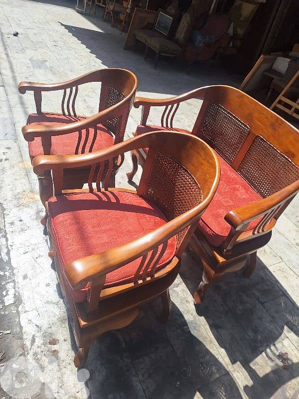 طقم صالون مميز خشب ورد رائع جدا مقشش يدوي مع طاولة وسط انتيك 3