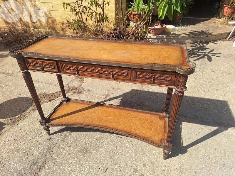 طاولة ديسير او كونسول فرنسي خشب سنديان رائع جدا ومميز انتيك قديم 0