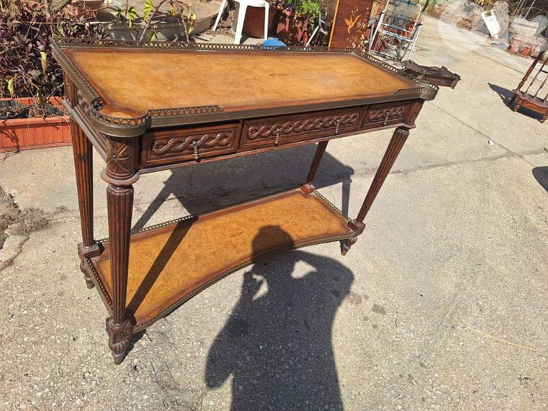 طاولة ديسير او كونسول فرنسي خشب سنديان رائع جدا ومميز انتيك قديم 1